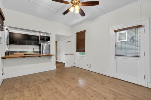 Listing photo thumbnail