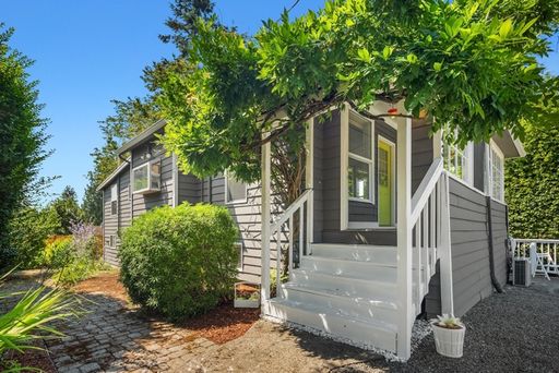 Listing photo thumbnail