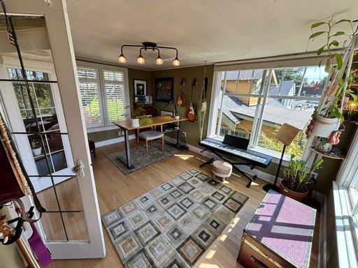 Listing photo thumbnail