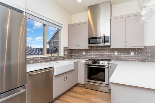 Listing photo thumbnail