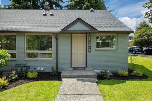 2527 NE 110th Street #A, Seattle, WA 98125