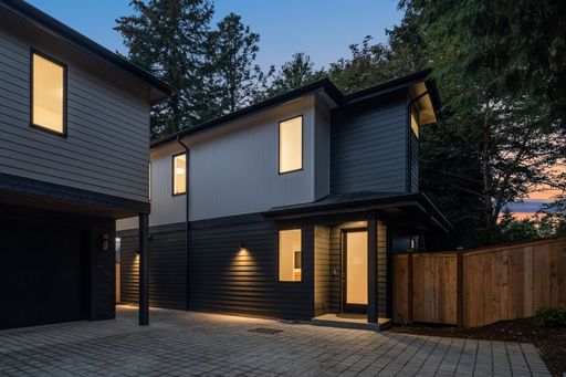 10166 113th Place, Kirkland, WA 98033