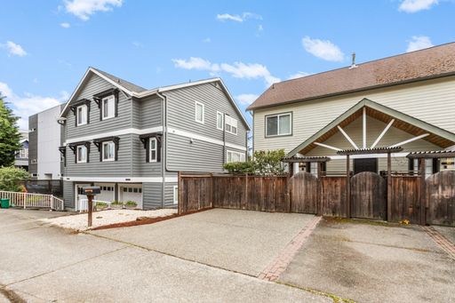 Listing photo thumbnail