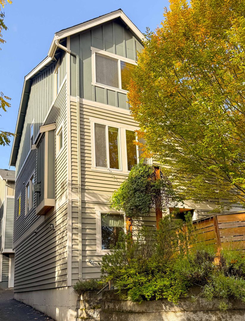 Seattle Townhome: 1006 N 39th Street