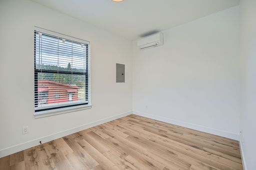 Listing photo thumbnail
