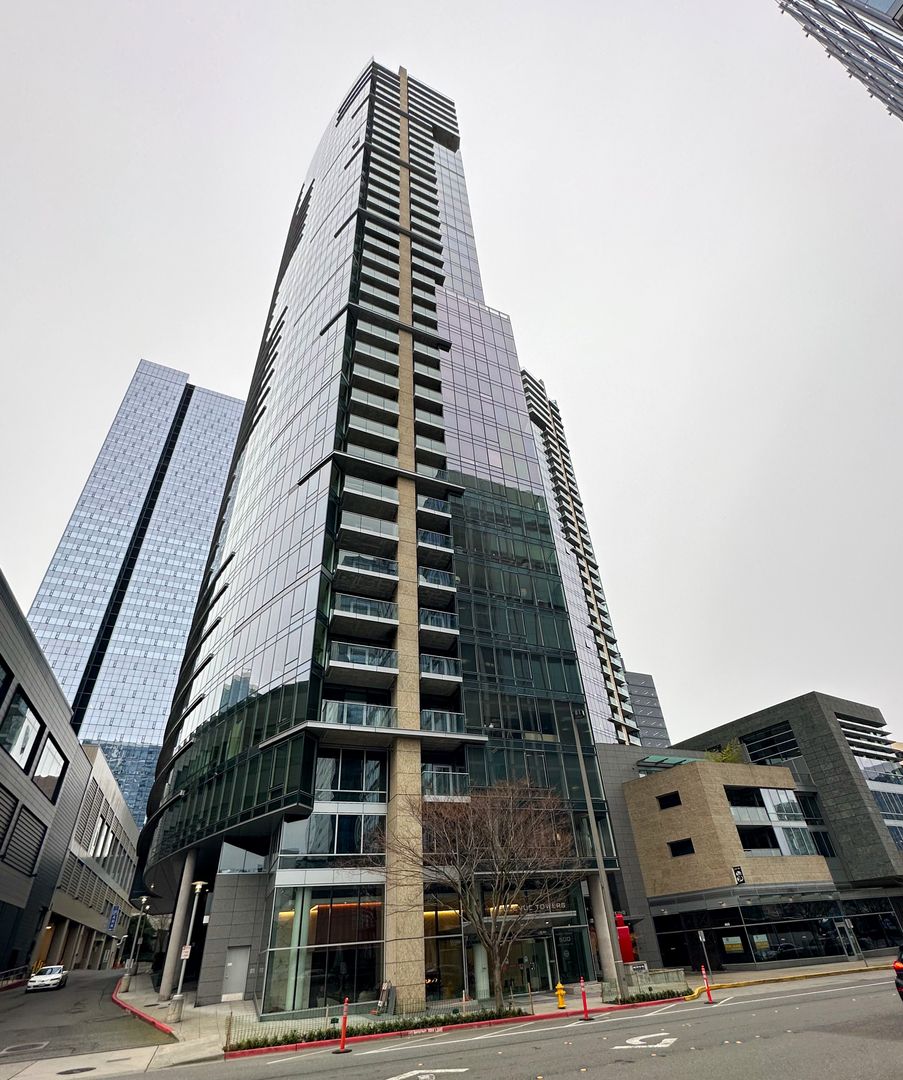 Bellevue Condo: 500 106th Ave NE #913
