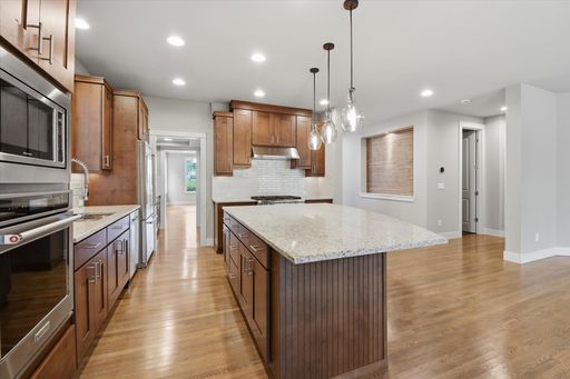 Listing photo thumbnail