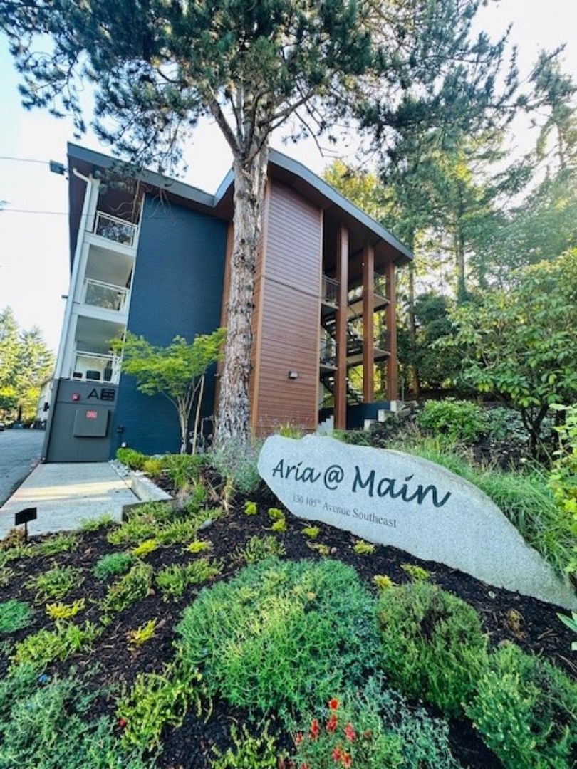 Bellevue House: 130 105th Ave SE #102