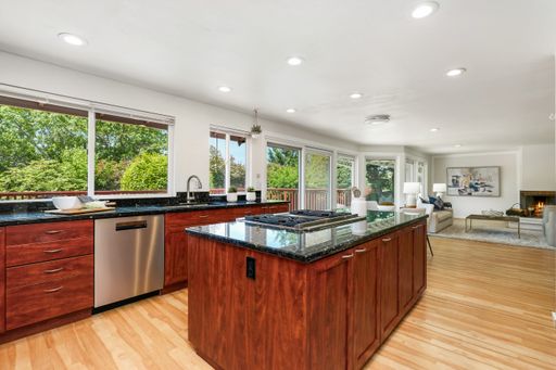 Listing photo thumbnail