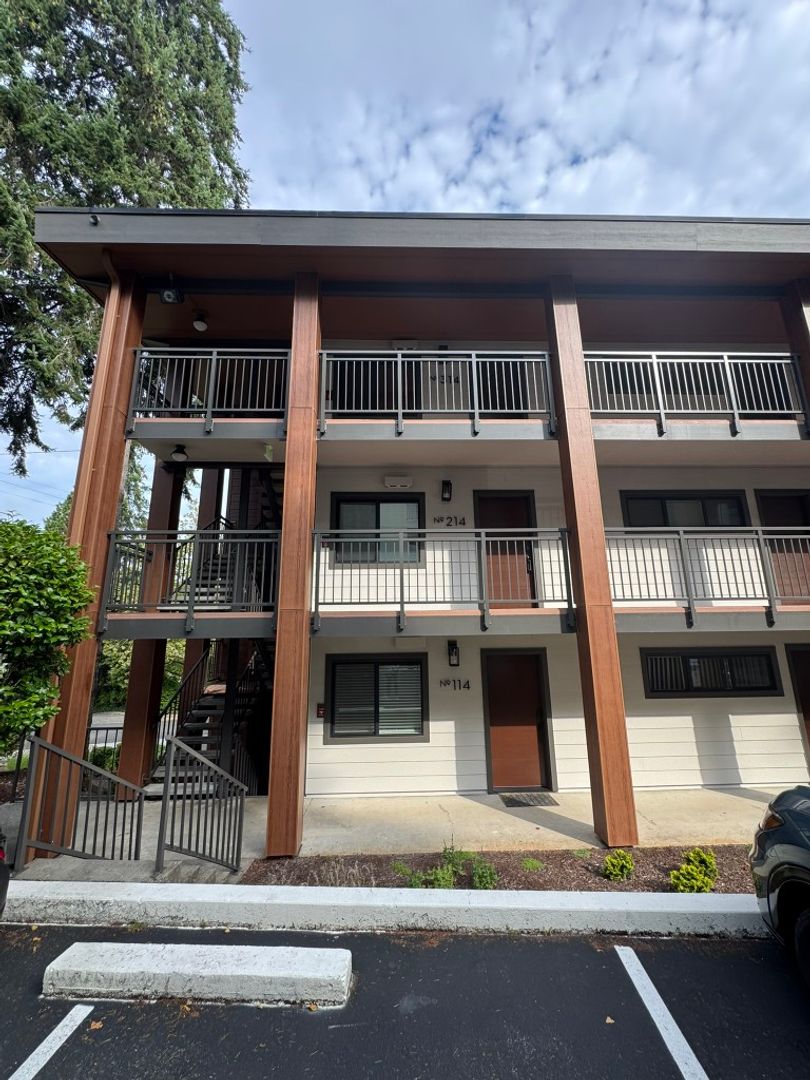 Bellevue Condo: 130 105th Avenue SE #314