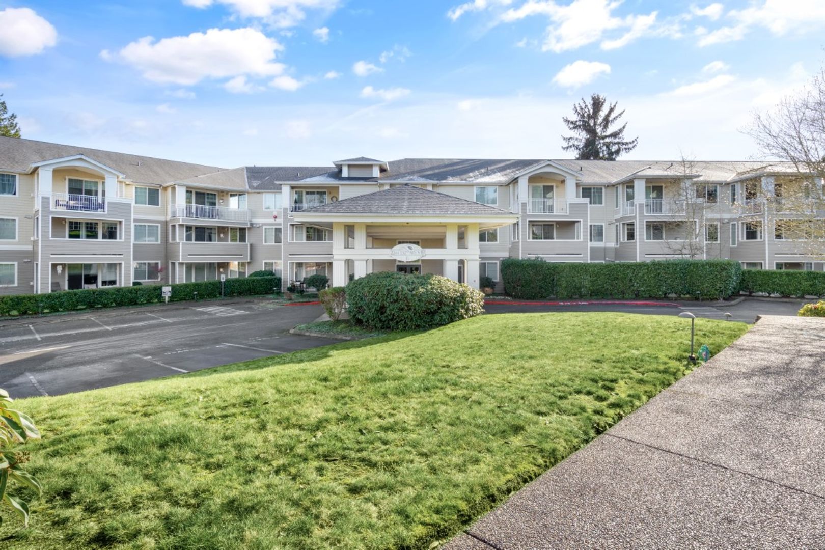 Bellevue Condo: 2244 132nd Avenue SE #B112