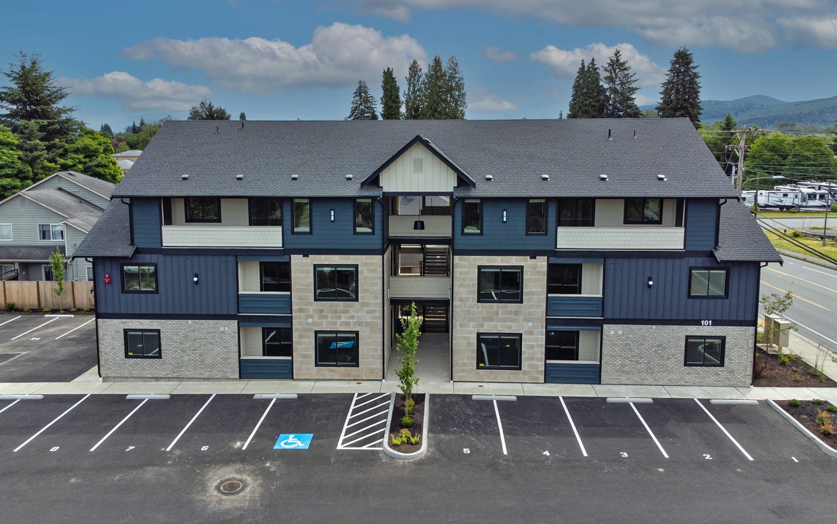 Monroe Apartment: 101 Countryman Dr.