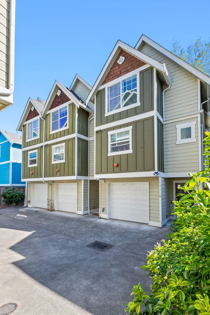 Seattle House: 1420 B 25th Avenue
