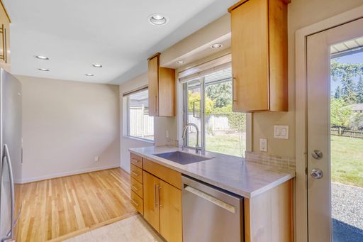 Listing photo thumbnail