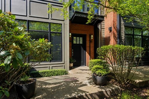 10575 NE 12th Place #104, Bellevue, WA 98004