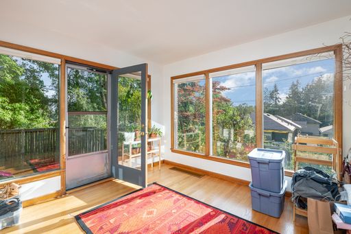 Listing photo thumbnail