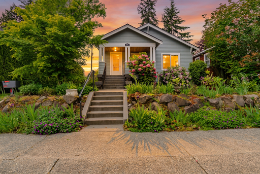 9017 5th Avenue NE, Seattle, WA 98115