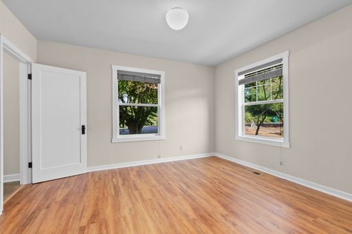 Listing photo thumbnail