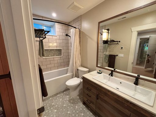 Listing photo thumbnail