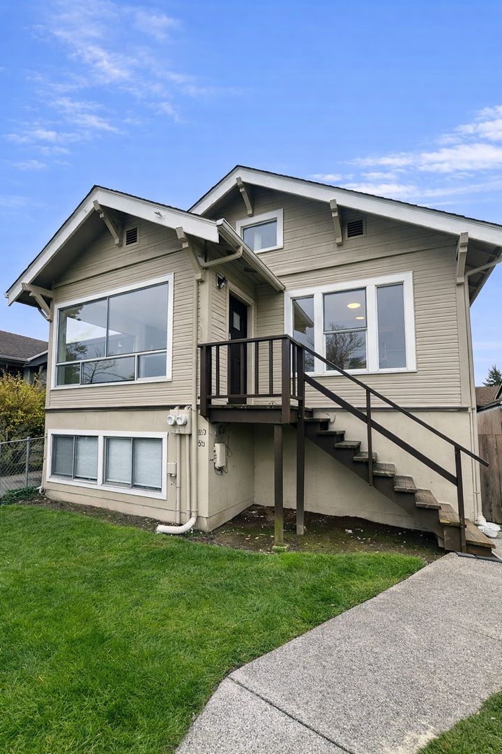 Renton Apartment: 811 N 3rd Street