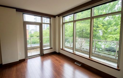 Listing photo thumbnail