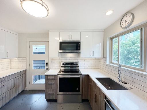 3803 Carr Place N, Seattle, WA 98103