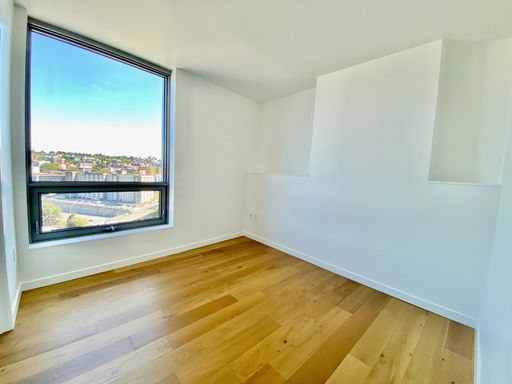Listing photo thumbnail