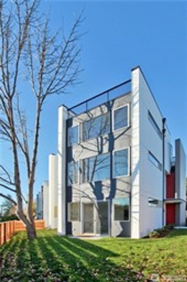 Seattle House: 5207 S Willow St