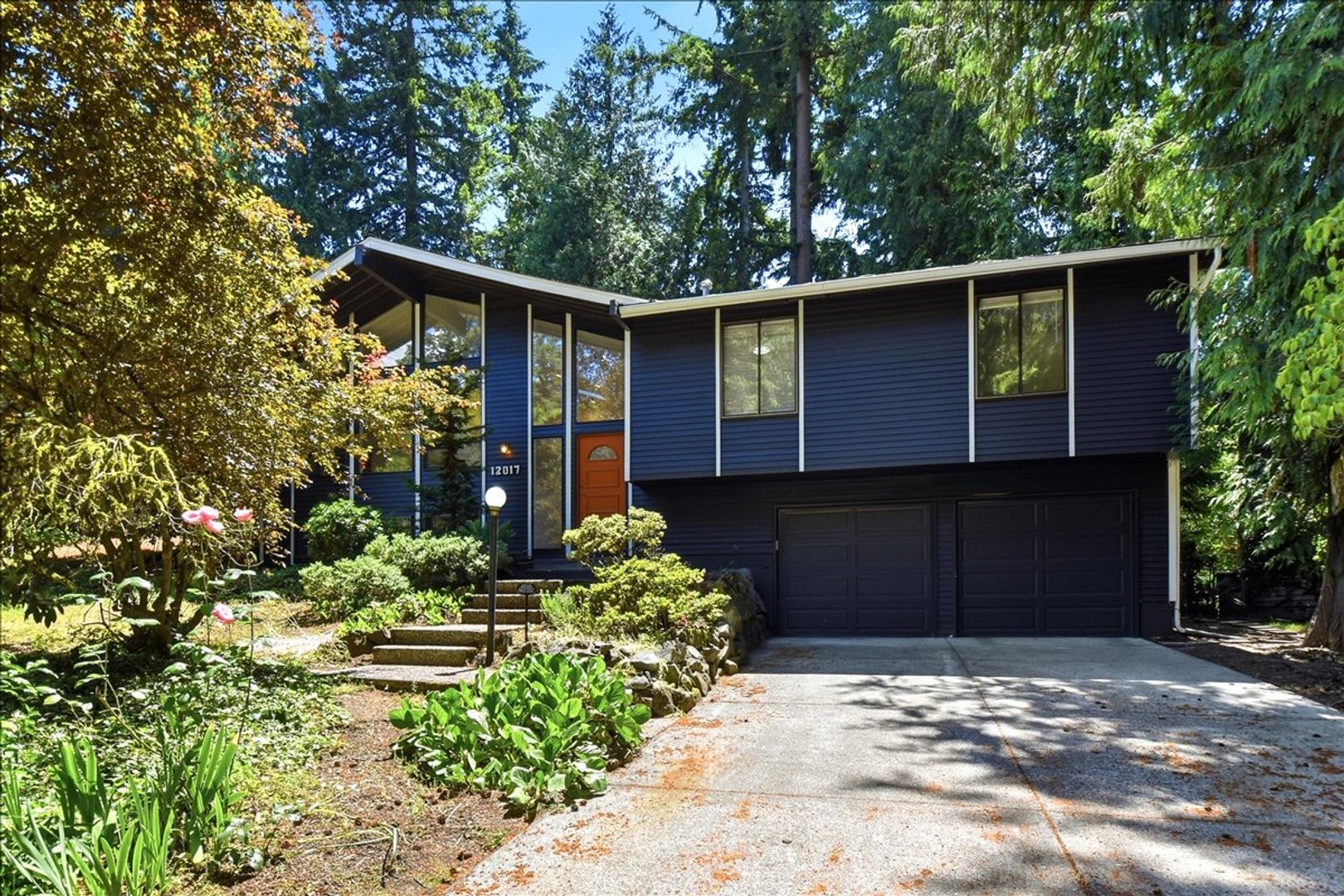 Kirkland House: 12017 NE 68th Pl