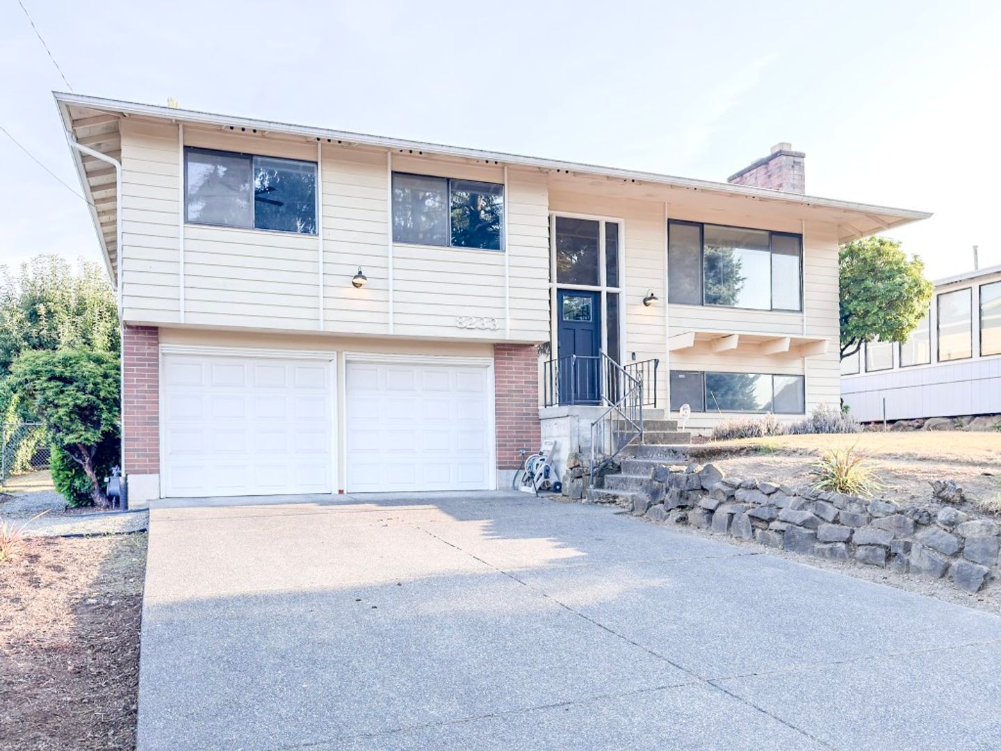 Seattle House: 8233 S 114th Street