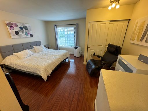 Listing photo thumbnail