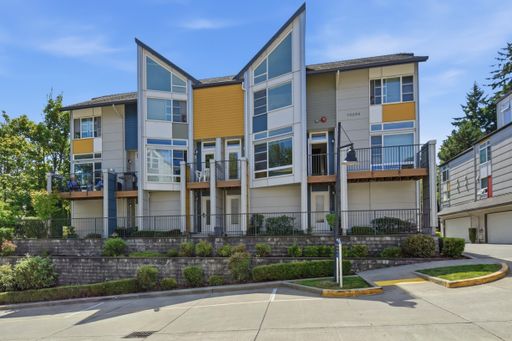 15235 NE 81st Way #103, Redmond, WA 98052