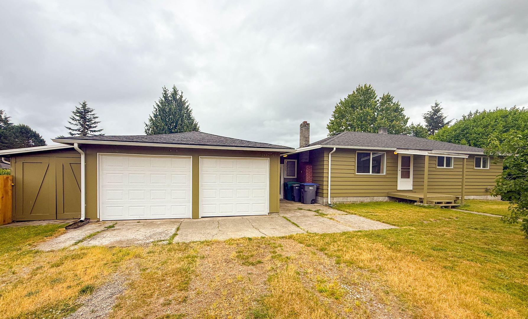 Lynnwood House: 20730 33rd Avenue W