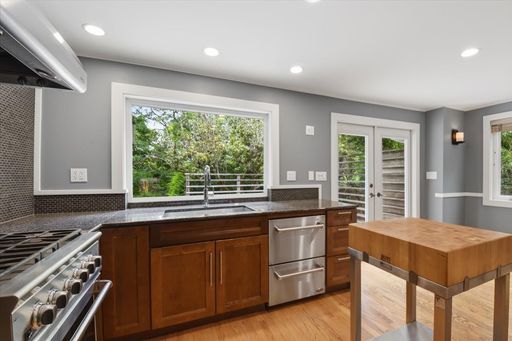 Listing photo thumbnail