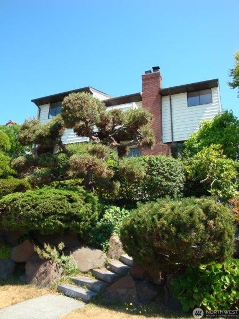 Seattle House: 2320 W Viewmont Way West