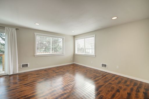 Listing photo thumbnail