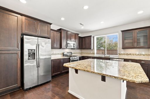 Listing photo thumbnail