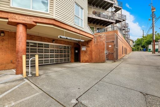 Listing photo thumbnail