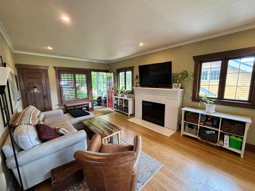 Listing photo thumbnail