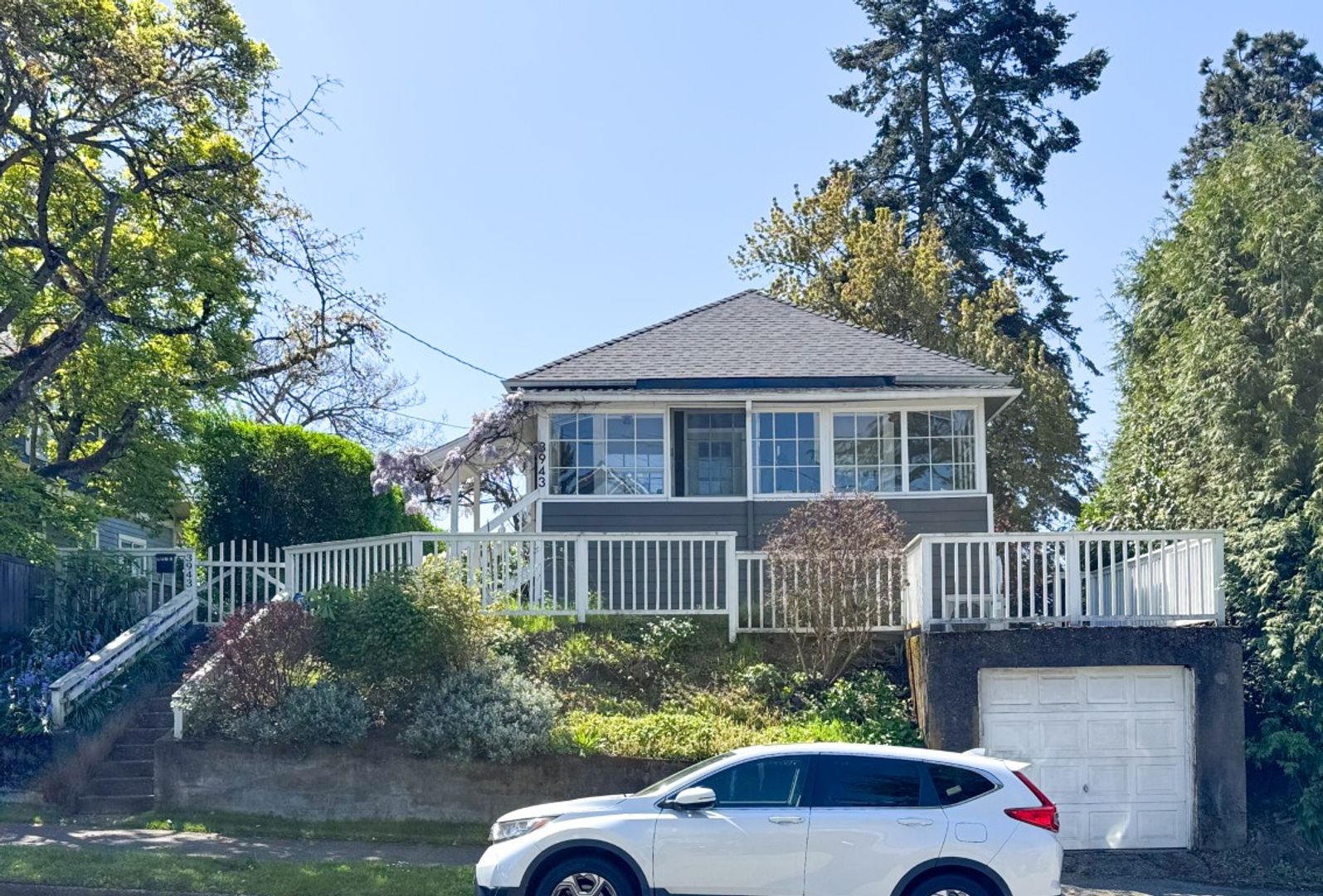 Seattle House: 3943 S Orcas St