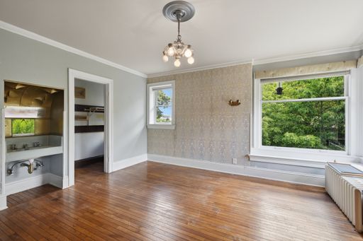 Listing photo thumbnail