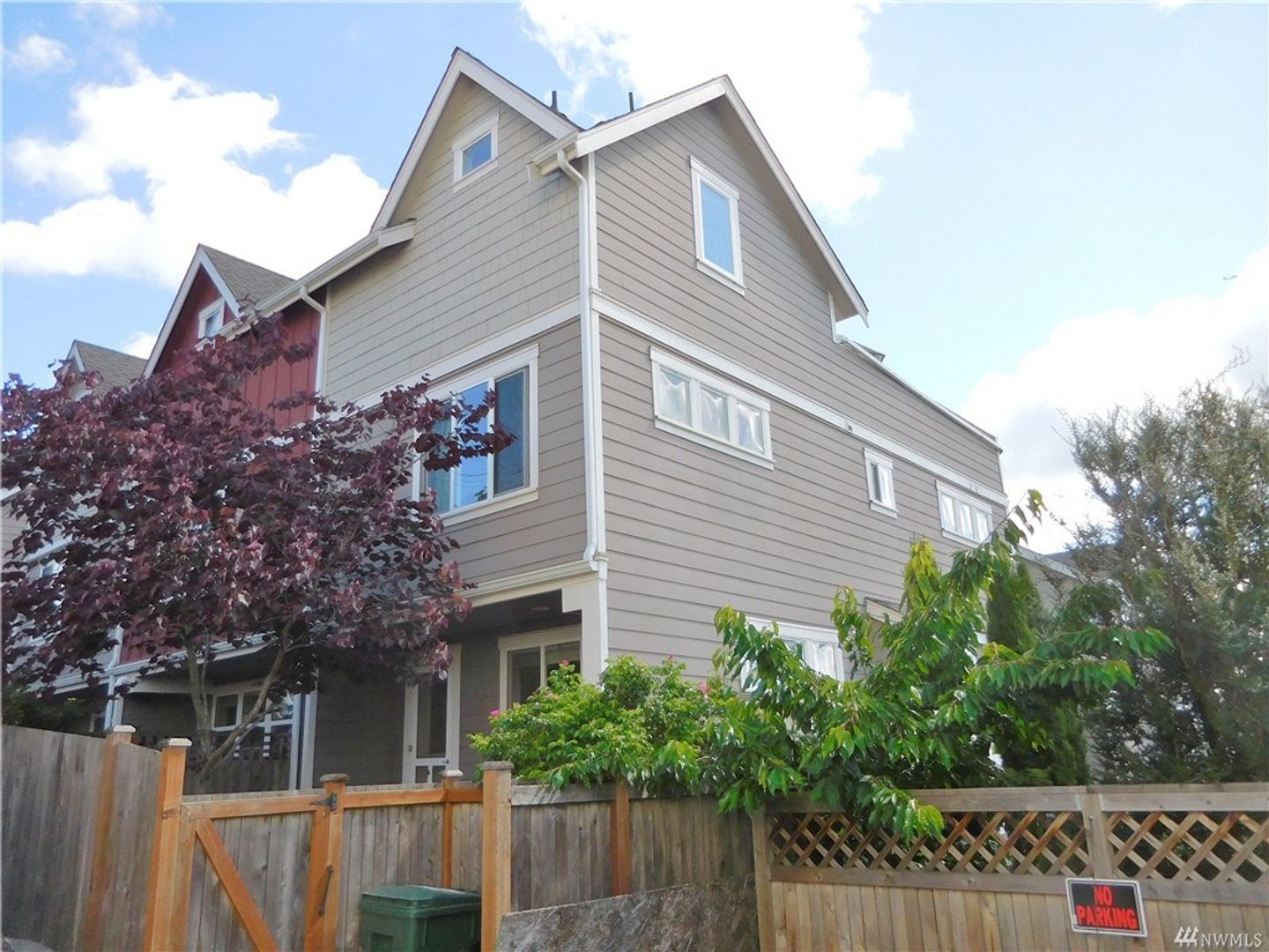 Seattle Townhome: 3615 Albion Place N #A