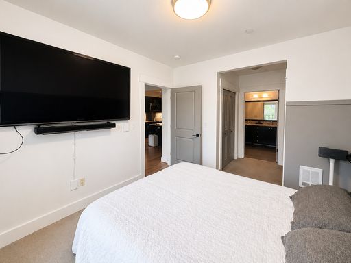 Listing photo thumbnail