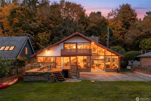 14026 Riviera Place NE, Seattle, WA 98125