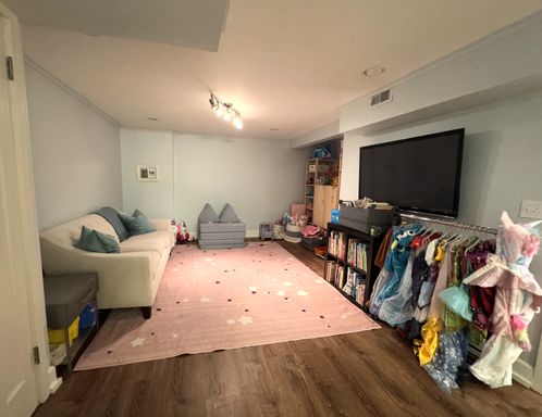 Listing photo thumbnail