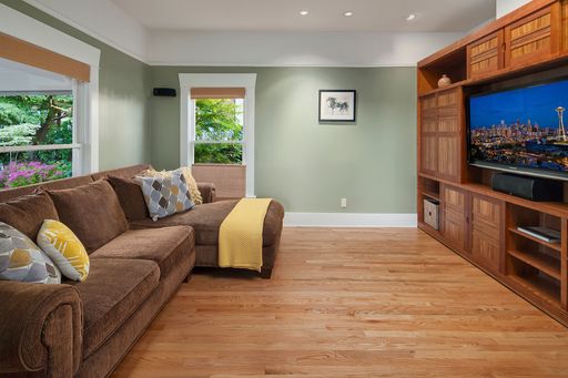 Listing photo thumbnail
