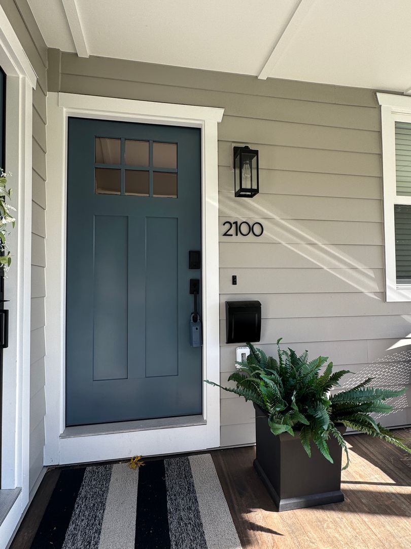 Seattle House: 2100 1st Avenue W