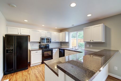 Listing photo thumbnail