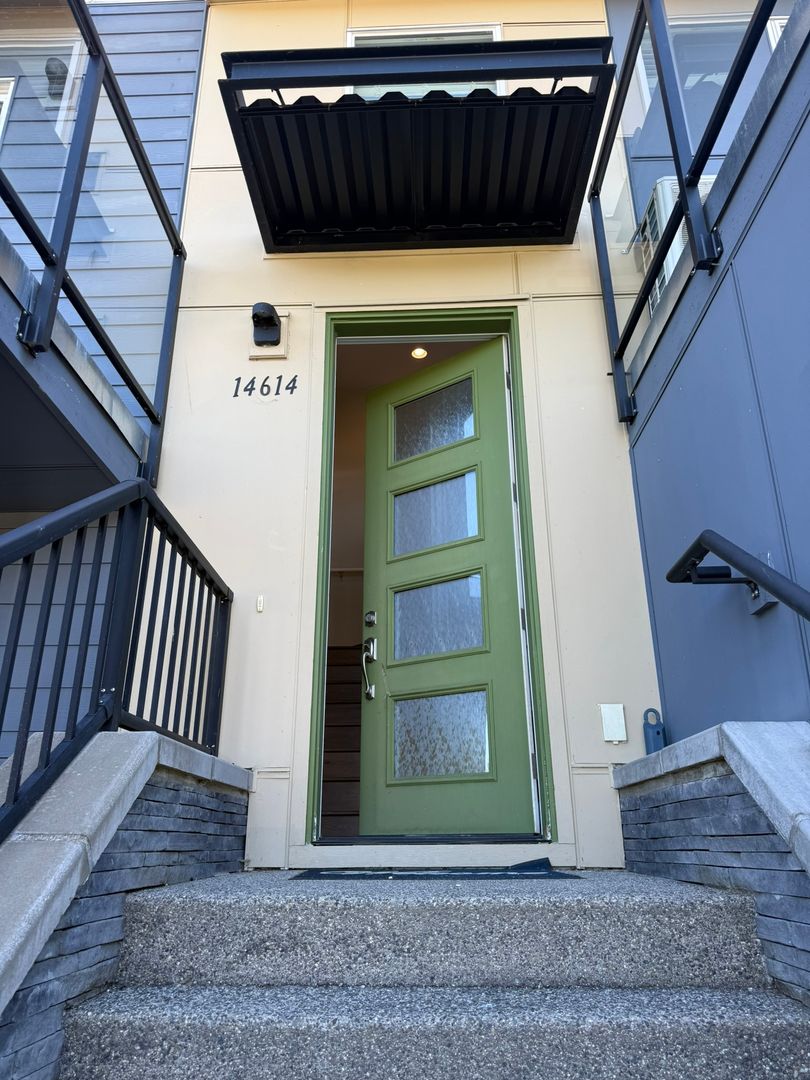Lake Forest Park Townhome: 14614 35th Avenue NE