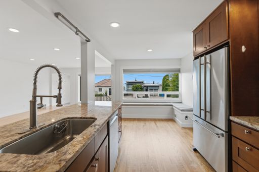 Listing photo thumbnail